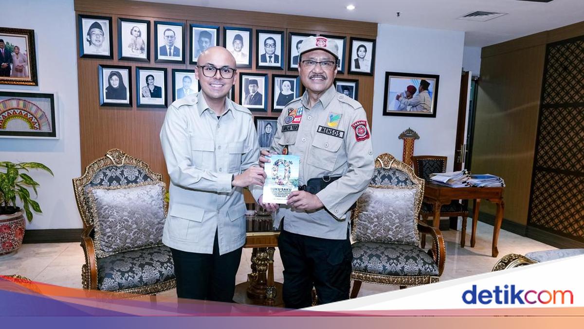 Temui Mensos, Stafsus Presiden Beri Buku Saku Program Kesejahteraan Sosial