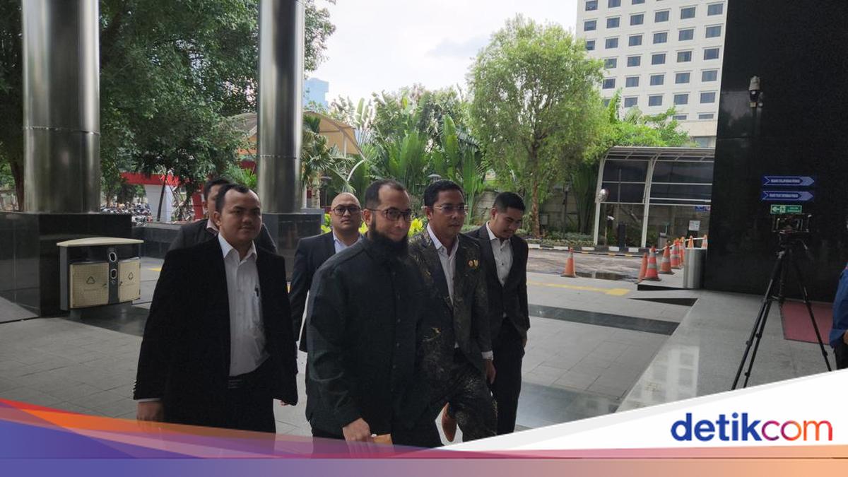 Tiba di KPK, Ustaz Khalid Basalamah Diperiksa Jadi Saksi Kasus Kuota Haji