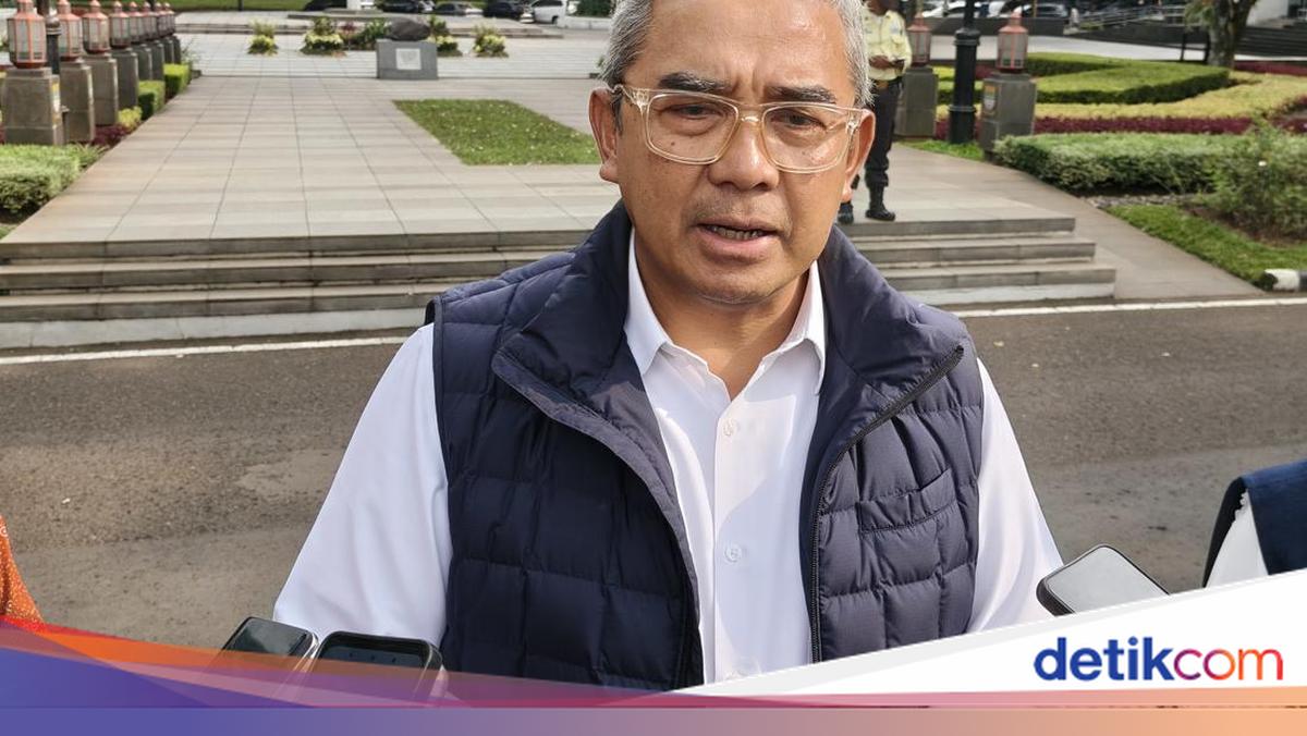 Farhan Akui Kinerja Penyapu Jalan di Bandung Kurang Efektif