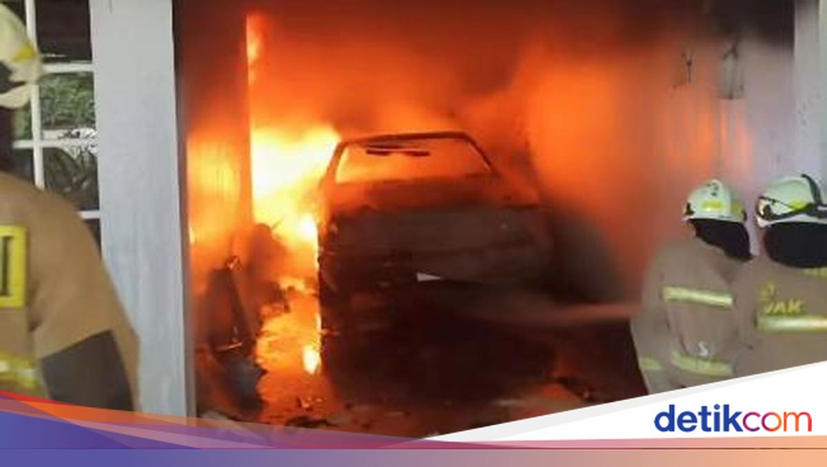 Kebakaran Hanguskan Rumah dan Mobil di Lebak Bulus Jaksel