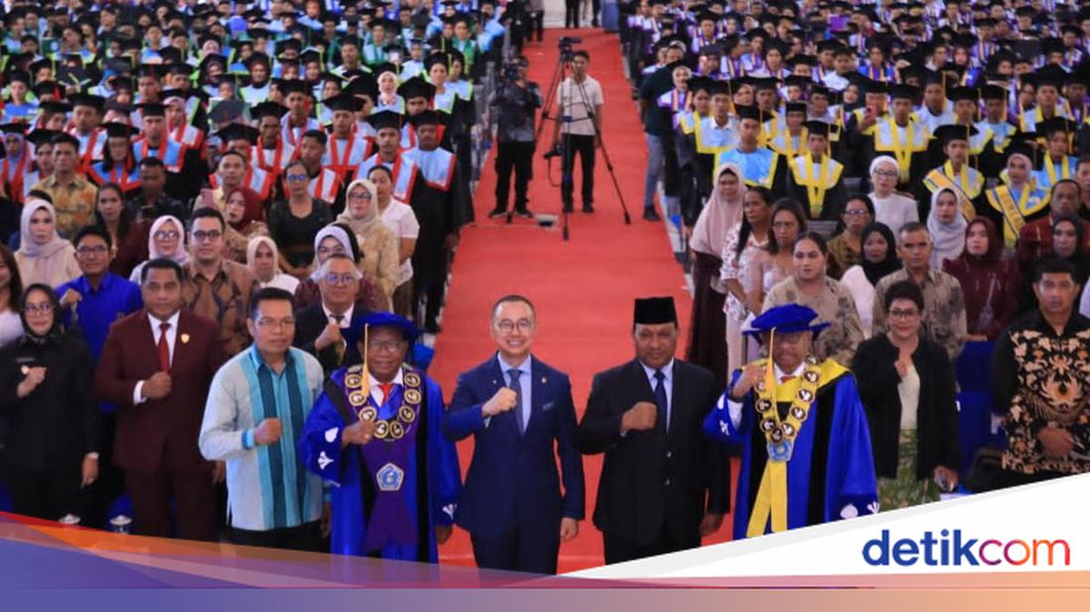 Eddy Soeparno Berikan Beasiswa untuk Lulusan Terbaik Unpatti