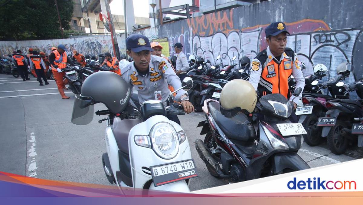 Pemprov DKI Tertibkan Parkir Liar Dekat Stasiun MRT Lebak Bulus