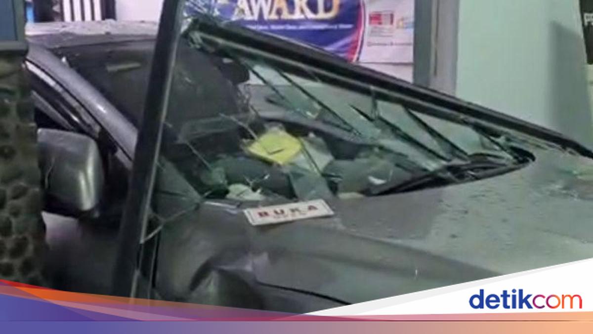 Nenek 71 Tahun Tabrak Depot Galon di Grogol Jakbar, 1 Pembeli Luka