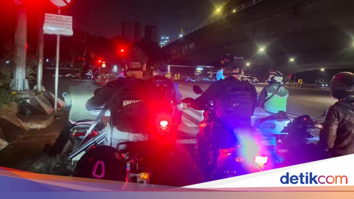 Brimob Polda Metro Patroli Slipi-Tambora Antisipasi Kriminalitas Dini Hari