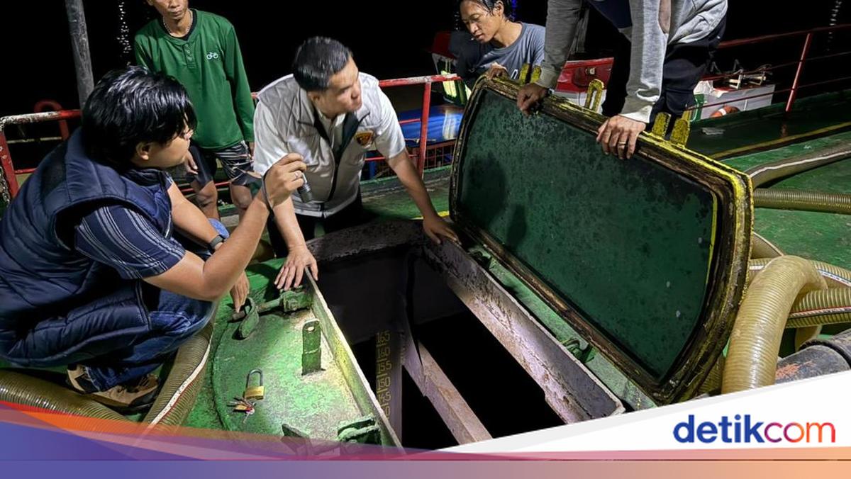 Polda Sumsel Bongkar Penyelundupan BBM, Sita 2 Kapal Bermuatan 82 Ribu Kl Solar