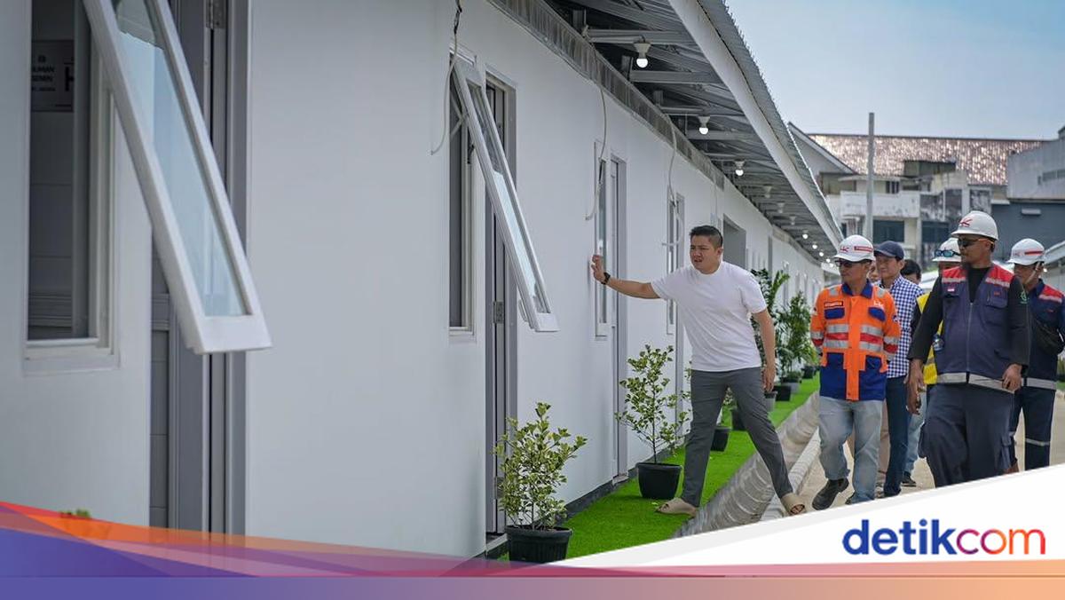 Seskab Cek Huntara Warga Bantaran Rel Senen, Pastikan Pembangunan Cepat