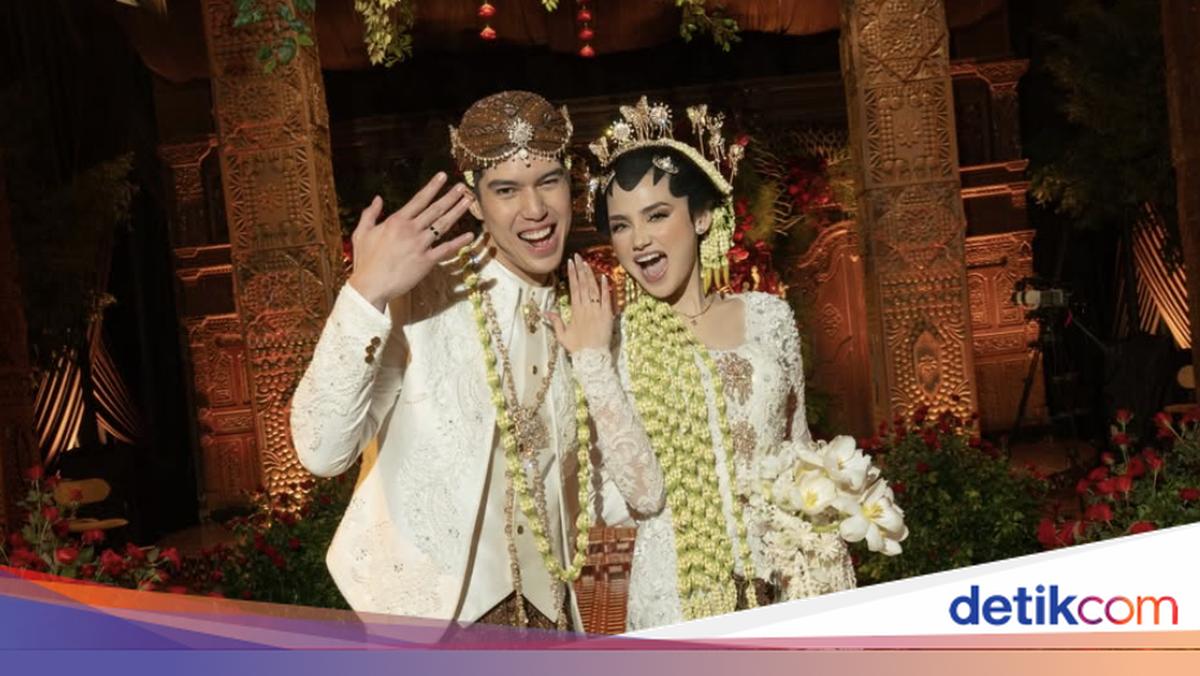 Foto-foto Pernikahan El Rumi dengan Syifa Hadju