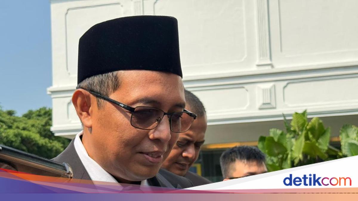 Hasan Nasbi Siap Sambut Perintah Presiden Jelang Reshuffle Terbatas