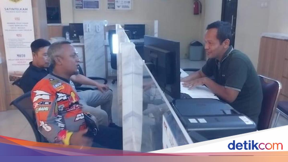 Sejumlah warga di Kabupaten Banyumas diduga menjadi korban penipuan berkedok pengajian dengan ajaran yang diduga menyimpang. Berikut ulasan lengkapnya!

Via @detikjatengcom