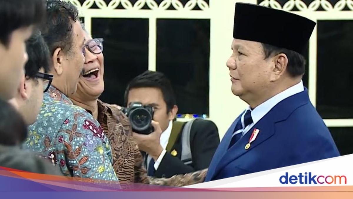 Momen Prabowo Salami Rocky Gerung dan Syahganda Nainggolan di Istana