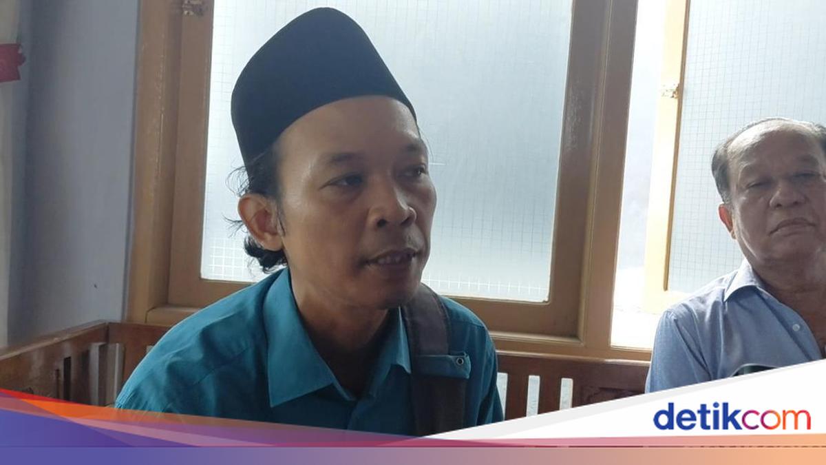 Warga Banyumas diduga jadi korban penipuan berkedok pengobatan alternatif dan pengajian dengan ajaran menyimpang oleh sosok yang ngaku sebagai Sultan Nusantara.

Via @detikjatengcom