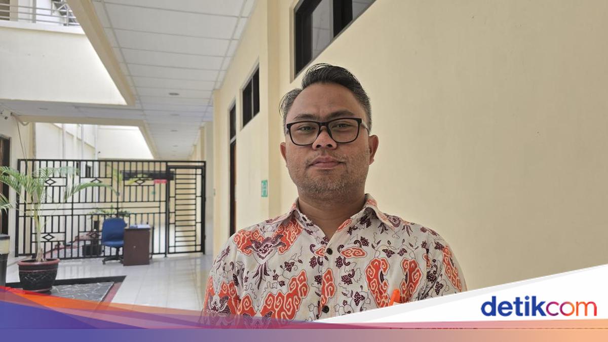 Ibu rumah tangga PA terjerat utang rentenir, kehilangan rumah dan terpaksa kerja tanpa gaji. Kini, ia berjuang untuk mendapatkan keadilan di pengadilan. Simak ulasan lengkapnya di sini!

Via @detikjabar_