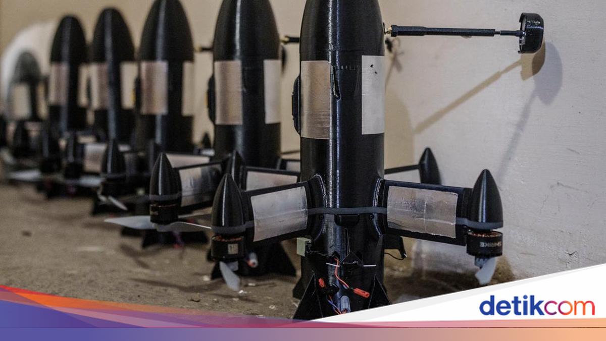 Memanas, Drone Ukraina Hantam Kapal Tanker dan Depot Minyak di Rusia