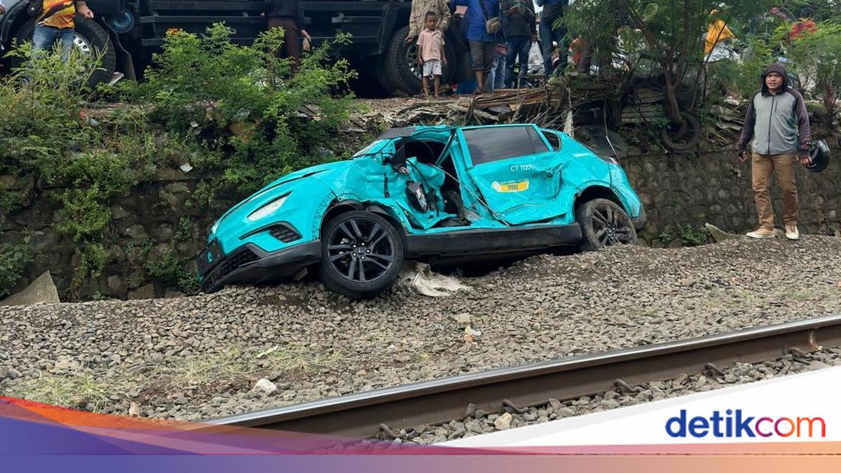 Penampakan Bangkai Taksi Tertemper yang Jadi Pemicu Tabrakan Kereta Bekasi