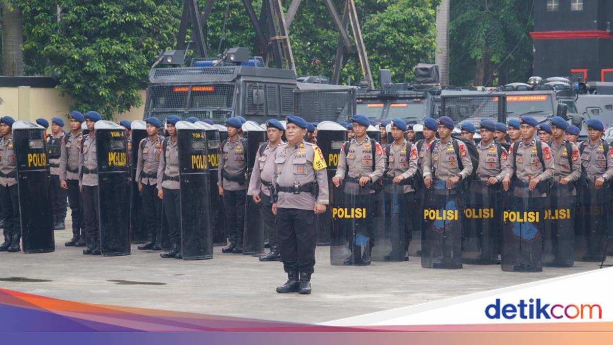 Brimob Polda Metro Periksa Kesiapan Pasukan Sambut Pelayanan May Day 2026