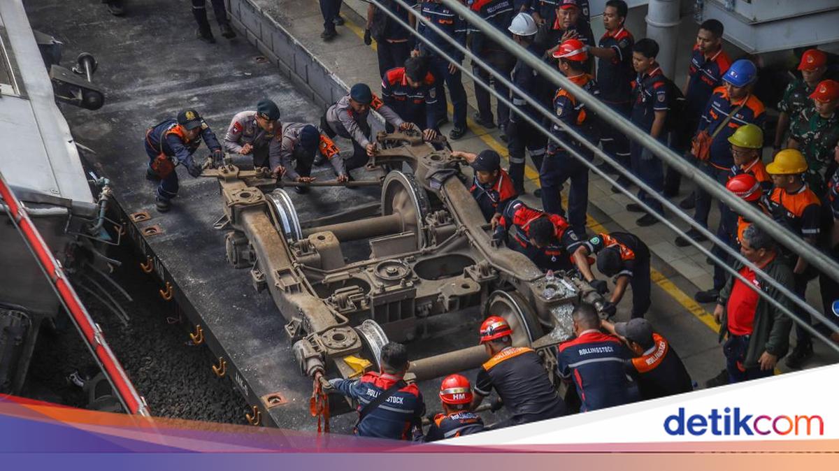 Paniknya Rara Selamatkan Diri Saat KRL Ditabrak di Bekasi