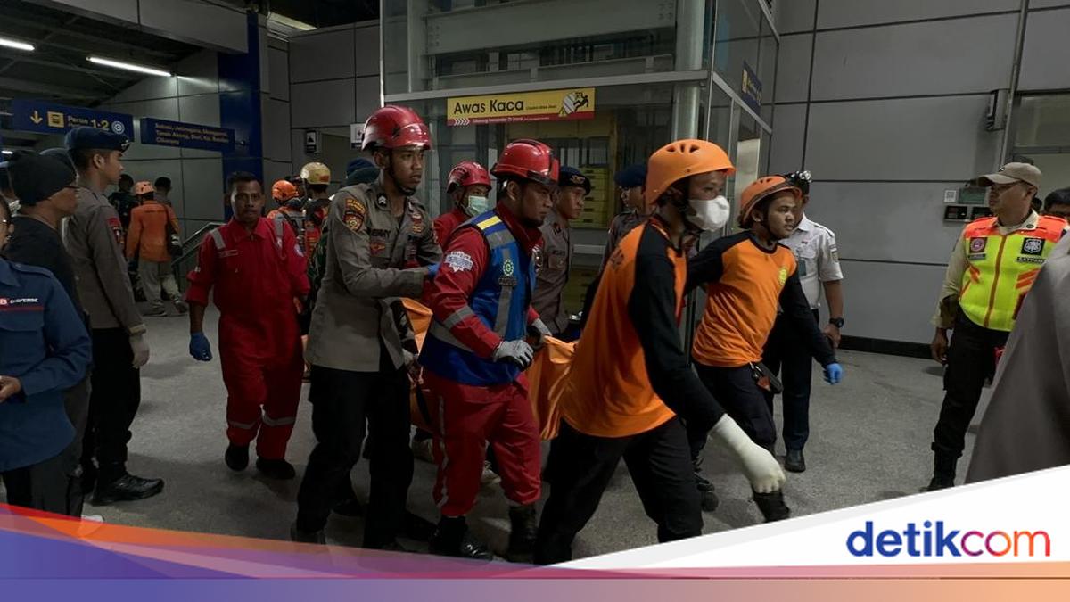 3 Kantong Jenazah Korban Kecelakaan KA di Stasiun Bekasi Dievakuasi Pagi Ini