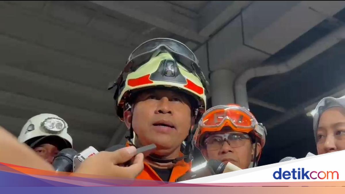 Proses evakuasi korban kecelakaan KA Argo Bromo Anggrek dengan KRL di Stasiun Bekasi Timur telah selesai. Seluruh korban berjenis kelamin perempuan.