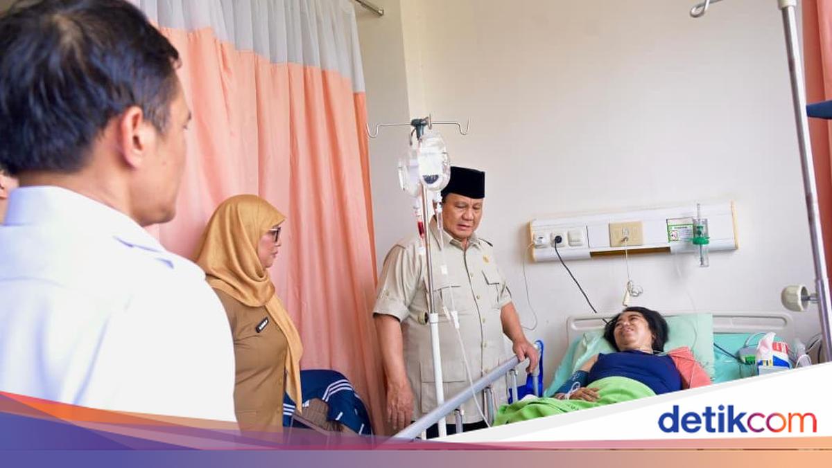 Momen Prabowo Interaksi dengan Korban Kecelakaan Kereta di RSUD Bekasi
