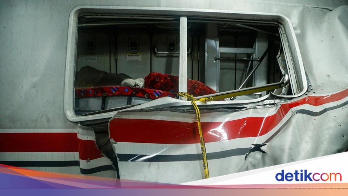 Basarnas menyatakan evakuasi korban kecelakaan KA Argo Bromo Anggrek menabrak KRL di Stasiun Bekasi Timur selesai.