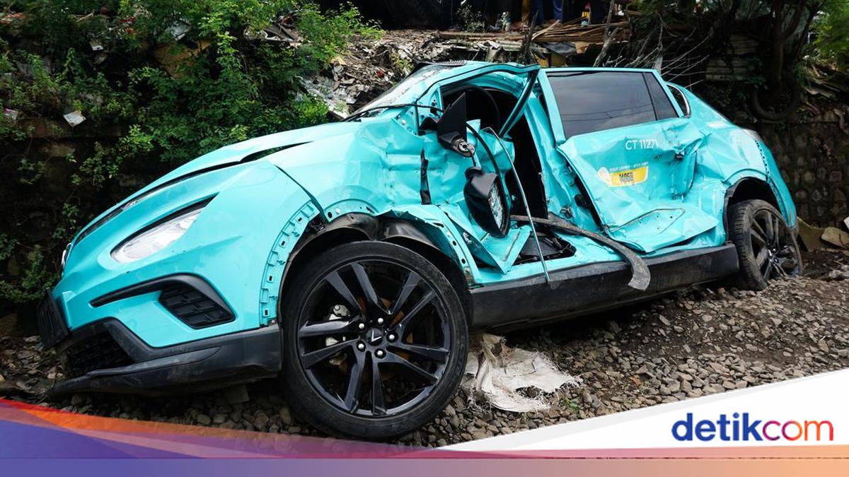 5 Hal tentang Taksi Green SM di Kecelakaan Kereta Bekasi