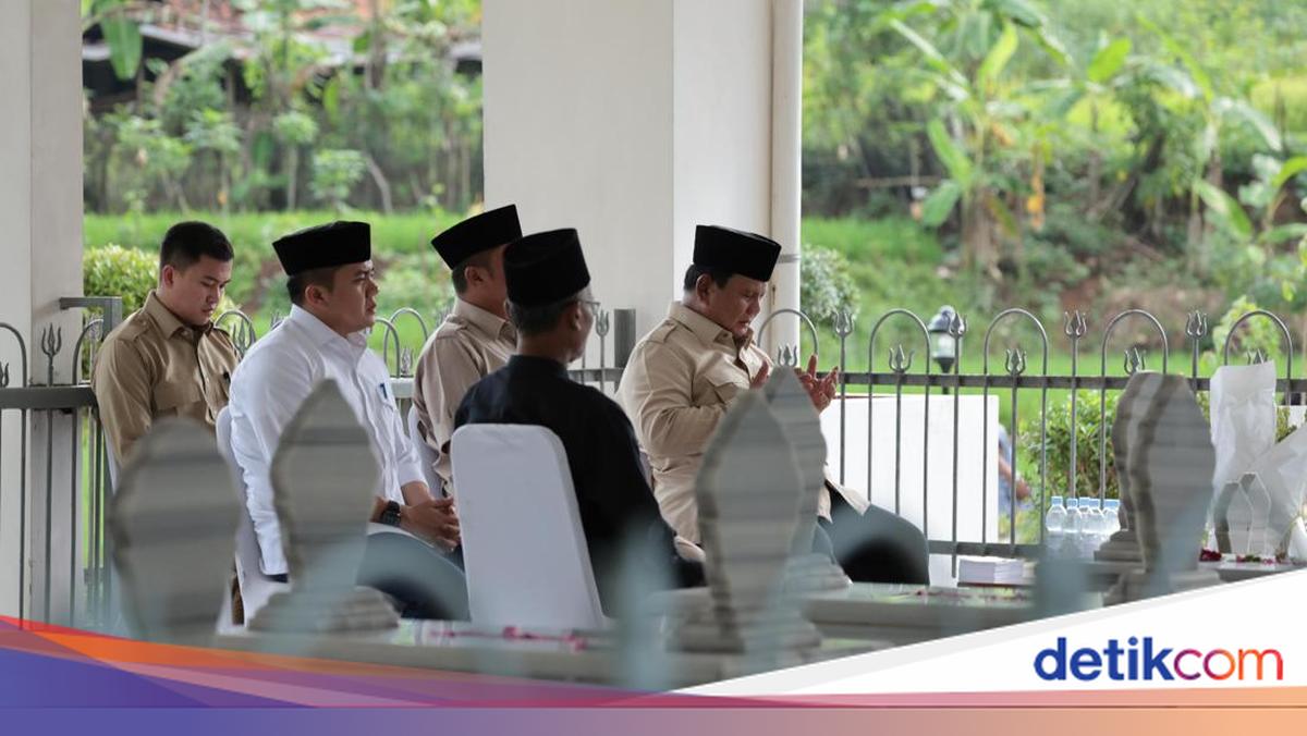 Kunker di Banyumas, Prabowo Sempatkan Ziarah ke Makam Kakeknya RM Margono