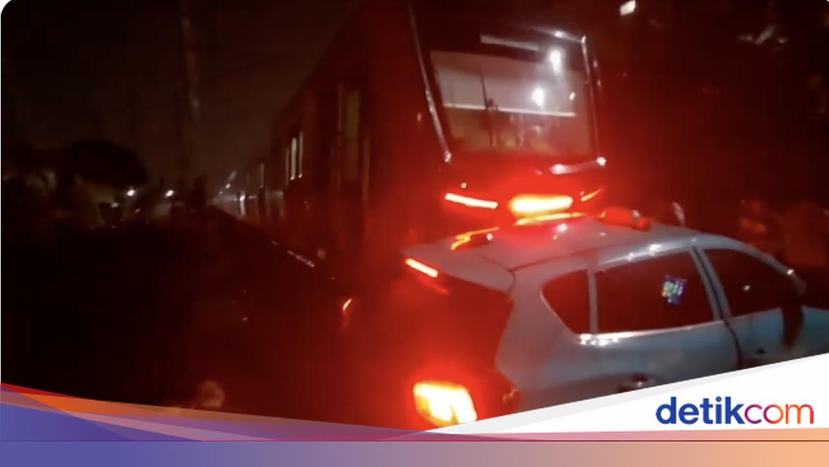 Kecelakaan Kereta di Bekasi: Green SM Klarifikasi soal Taksi Tertemper KRL dan Investigasi