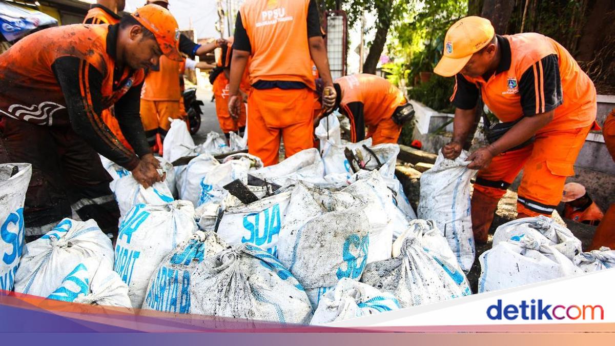 Catat! Warga Jakarta Kini Wajib Pilah Sampah dalam 4 Kategori Ini