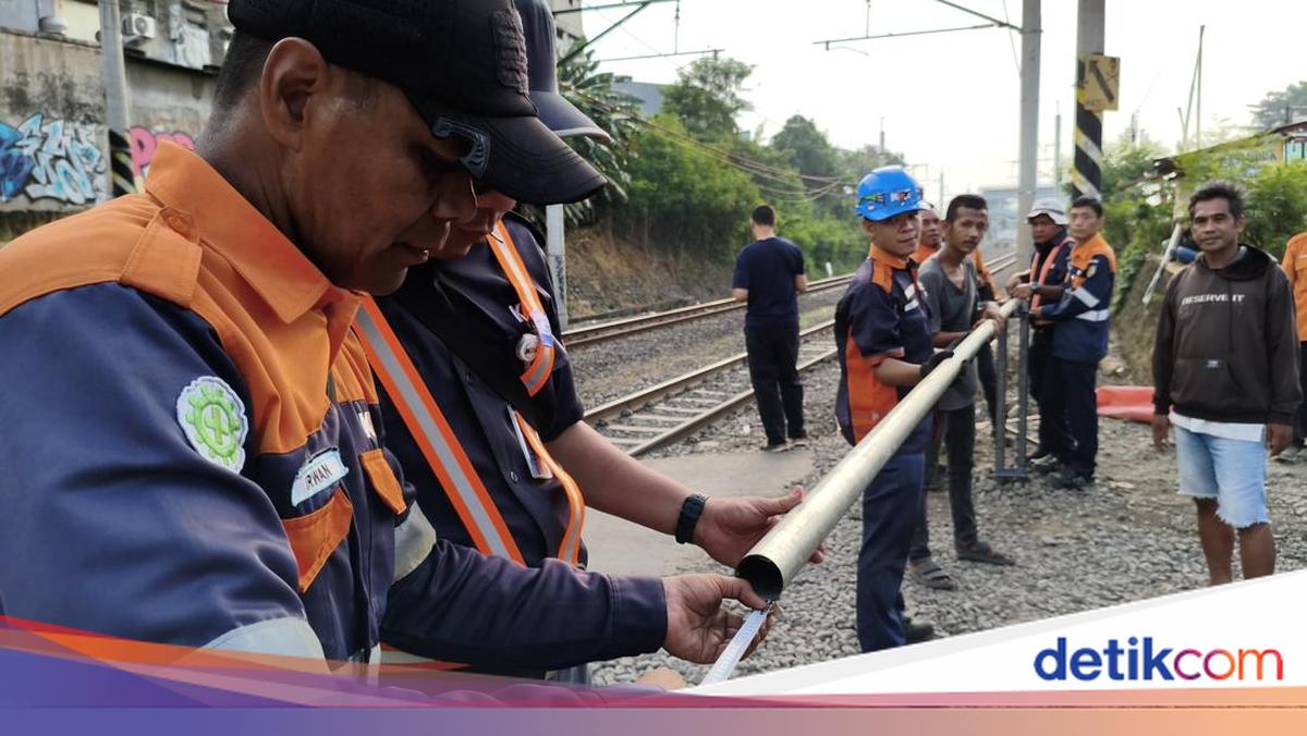 KAI Pasang Palang Besi di Perlintasan Sebidang Dekat Lokasi Kecelakaan KA