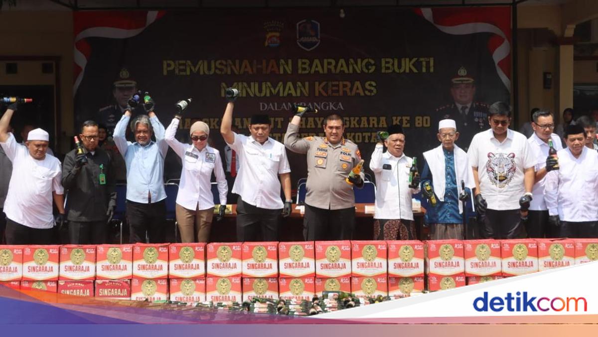 17.618 Botol Miras Ilegal di Serang Dimusnahkan Polresta
