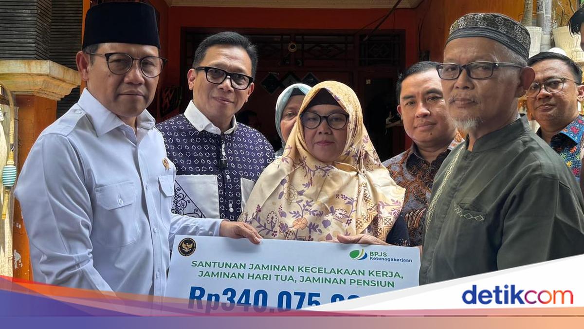 Kunjungi Rumah Nur Ainia, Menko PMK Serahkan Manfaat BPJS Ketenagakerjaan