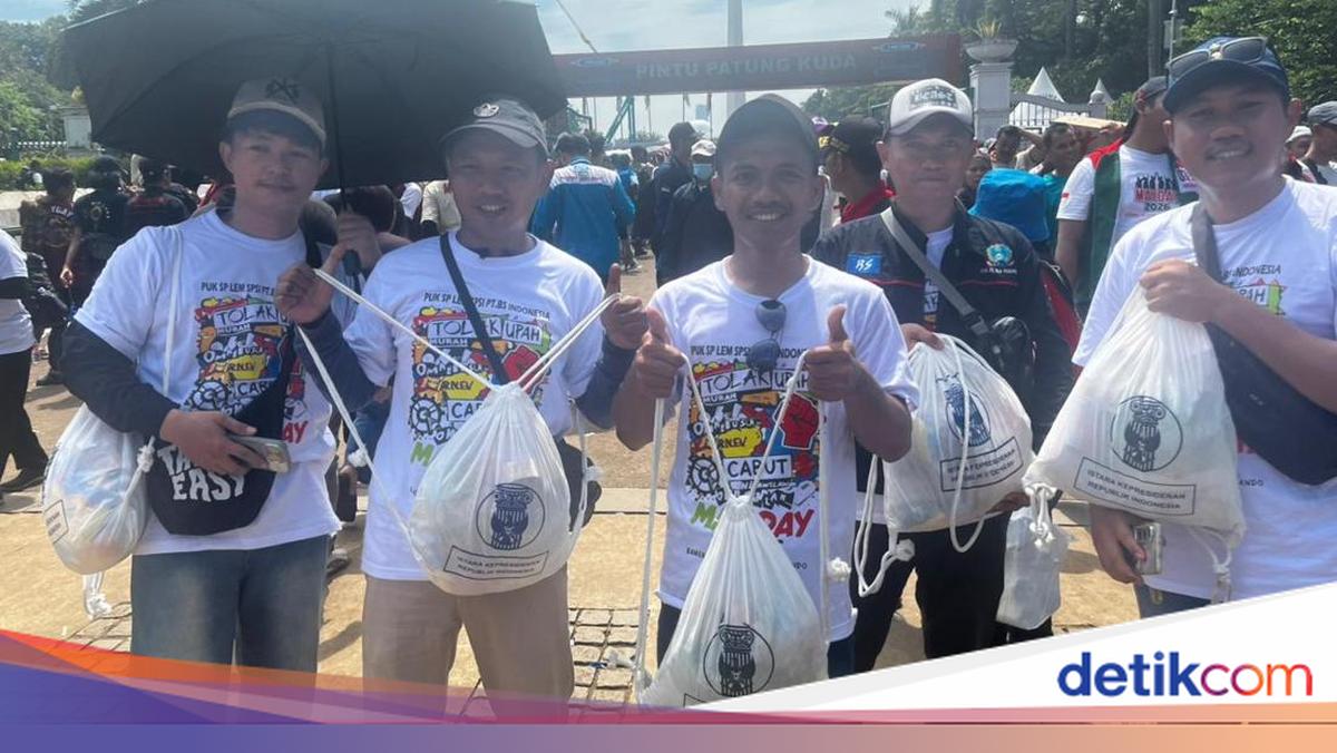Senangnya Buruh Dapat Hadiah Paket Sembako di May Day 2026