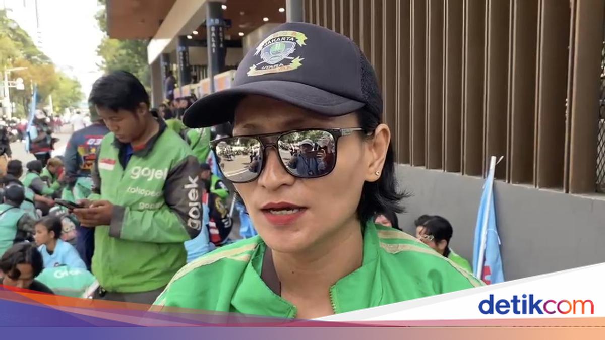 Driver Ojol Wanita Ikut May Day di Monas, Curhat Potongan Aplikator Bisa 40%