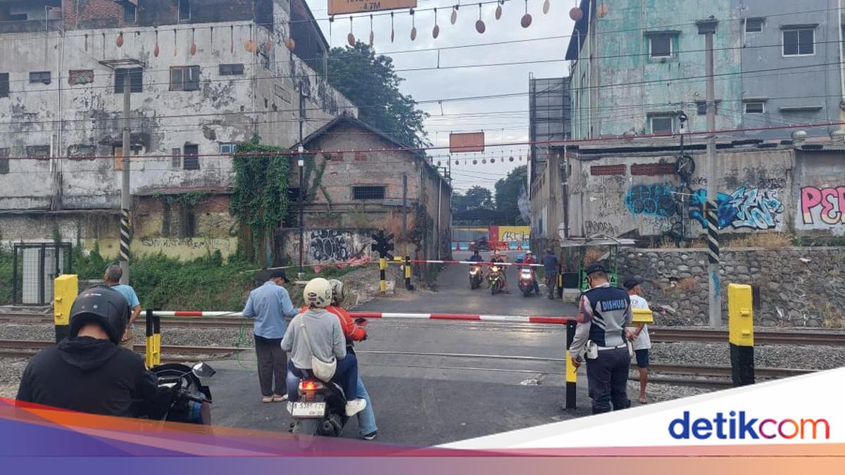 Palang Elektronik Diuji Coba di Perlintasan Rel KA Bekasi Timur
