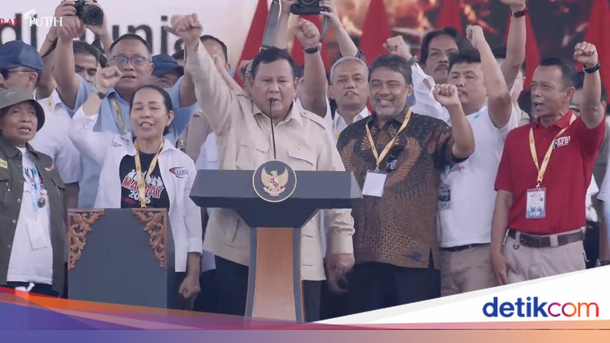 Momen Prabowo Kepal Tangan Bareng Buruh Saat Lagu Internasionale Diputar