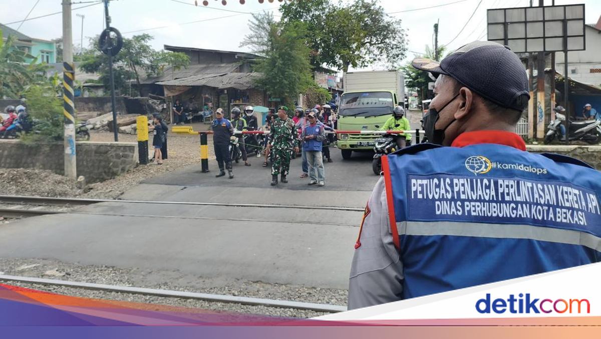 Perlintasan Sebidang TKP Taksi Tertemper di Bekasi Kini Dijaga Petugas KAI
