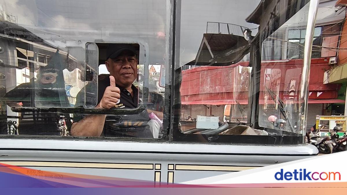 Cerita Ayah di Balik Kemudi Bus Bandros