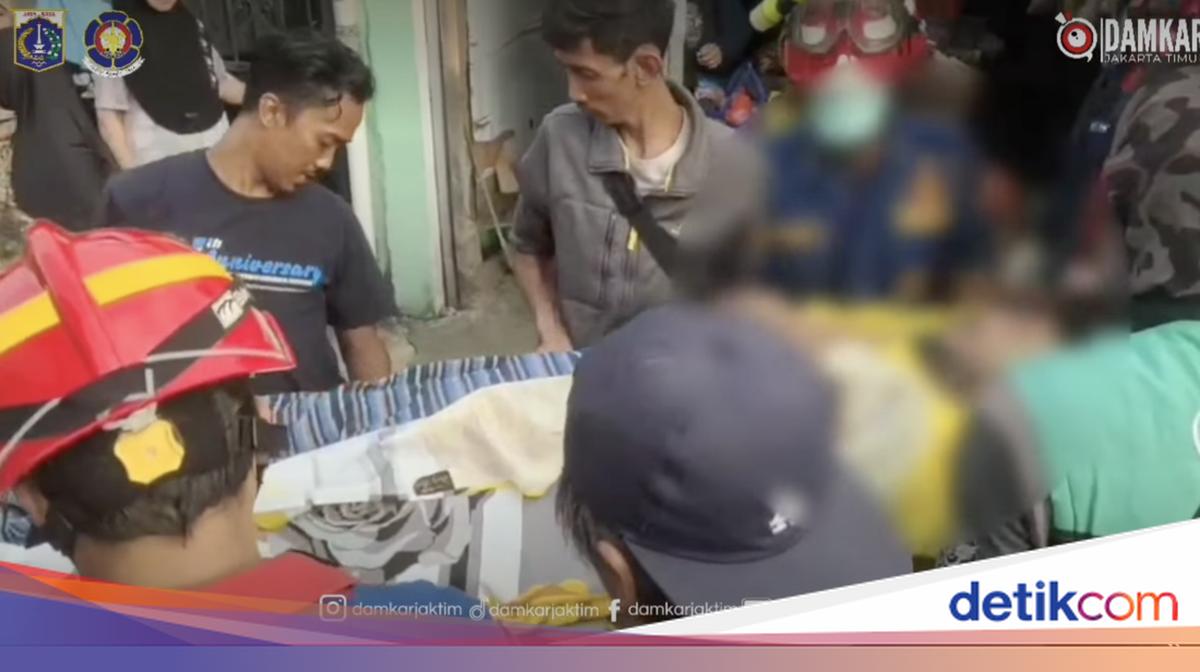 Damkar Evakuasi Pria 150 Kg di Jaktim untuk Berobat ke RS