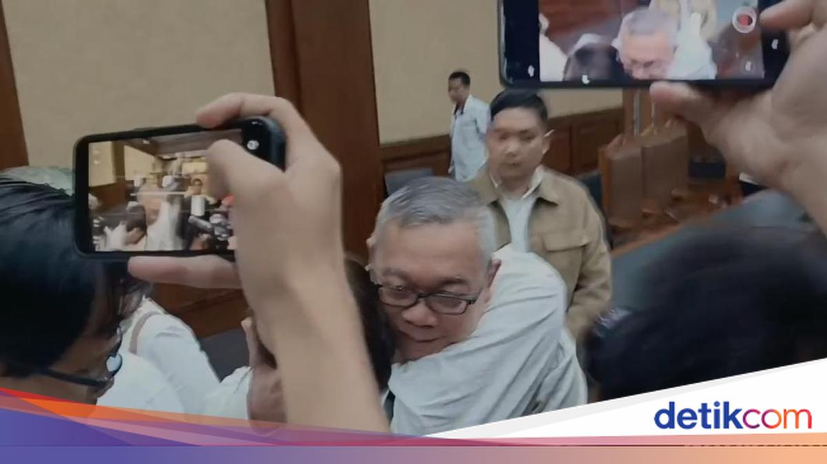 Keluarga Nangis-nangis Usai Terdakwa Korupsi LNG Divonis 4,5 Tahun Penjara