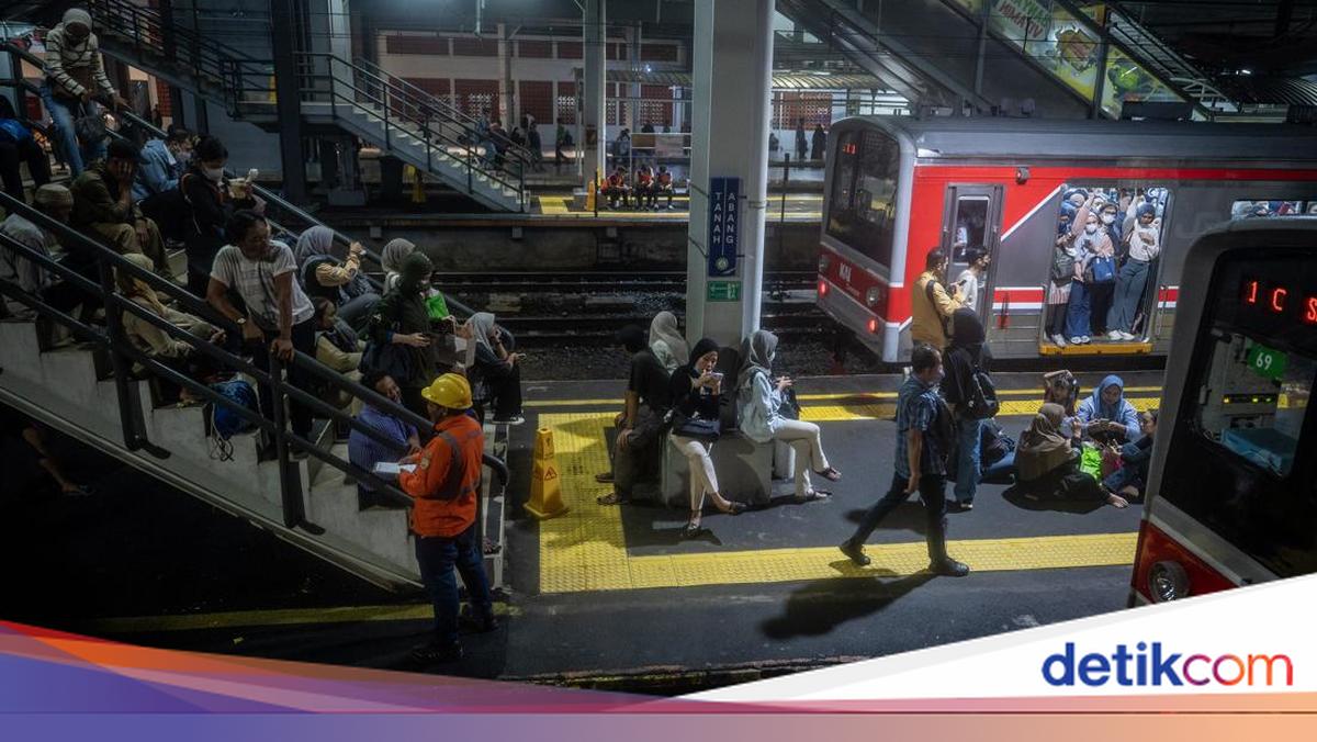 Cobaan Anker 'Green Line' Bertubi-tubi di Jam Pulang Kantor Senin Malam