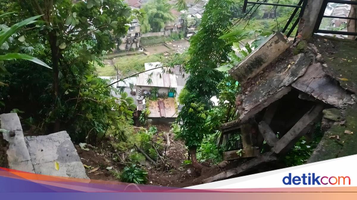 Longsor Tebing 30 Meter Timpa Lima Rumah di Bogor, Satu Luka