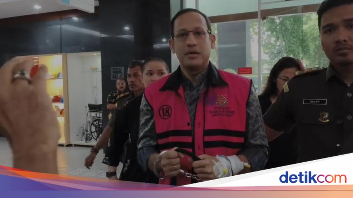 Nadiem Jalani Sidang Usai Dibantarkan, Alat Infus Masih Nempel di Tangan