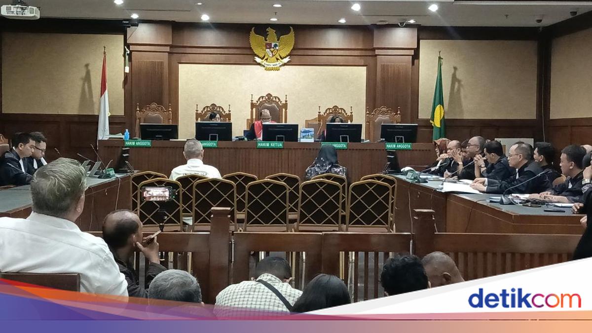 2 Terdakwa Kasus Korupsi LNG Divonis 4,5 dan 3,5 Tahun Penjara