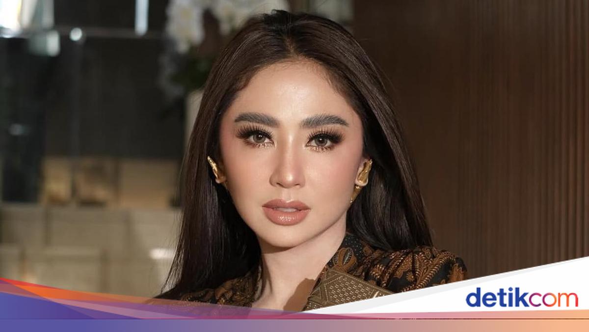 Intip Keseruan Dewi Persik saat Masak di Dapur hingga Cicip Sushi Viral