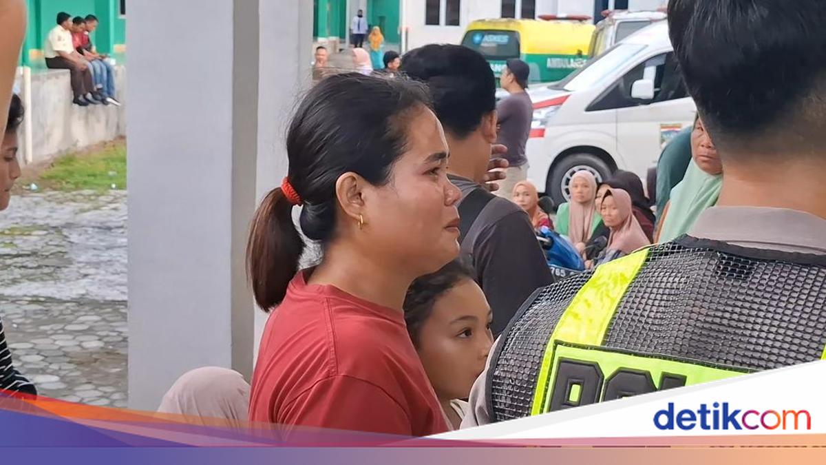 Tangis Duka Istri Sopir Truk Tangki BBM Korban Tabrakan Bus ALS di Sumsel