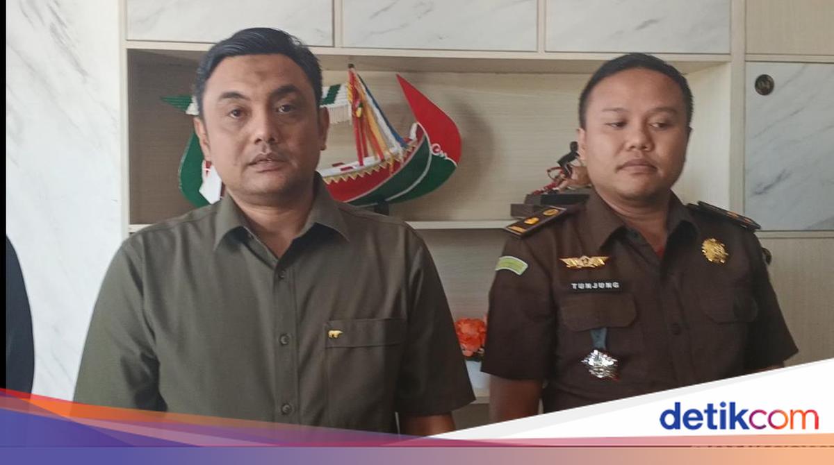 Hasil uji awal sabu seberat sekitar 3 kg di Kejari Sampang sempat menimbulkan tanda tanya setelah alat deteksi yang dipinjam dari Kejati Jatim menunjukkan hasil negatif.

Via @detikjatim_