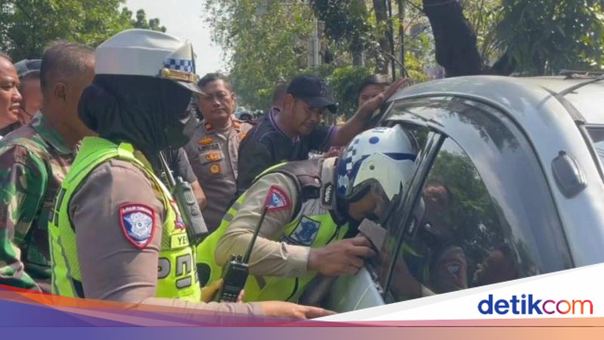 Pengemudi Tewas dalam Mobil di Jakbar, Ada Obat-obatan di Dashboard