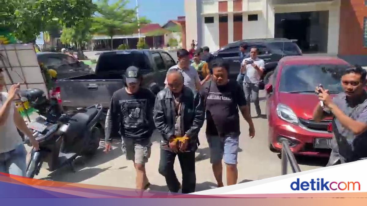 Pendiri Ponpes Pemerkosa Santriwati Tiba di Polres Pati dengan Tangan Diborgol