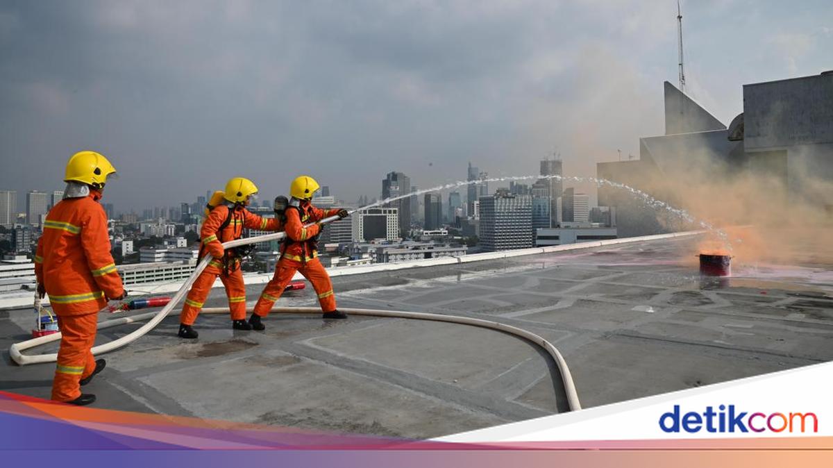 Tingkatkan Keamanan, Hotel Borobudur Jakarta Gelar Simulasi Fire Drill