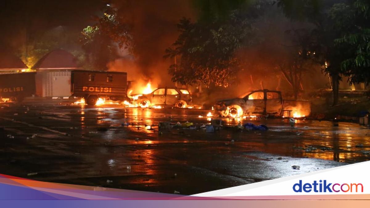 Ricuh Usai Persipura Vs Adhyaksa FC, 25 Mobil Dibakar dan 27 Motor Polisi Hilang